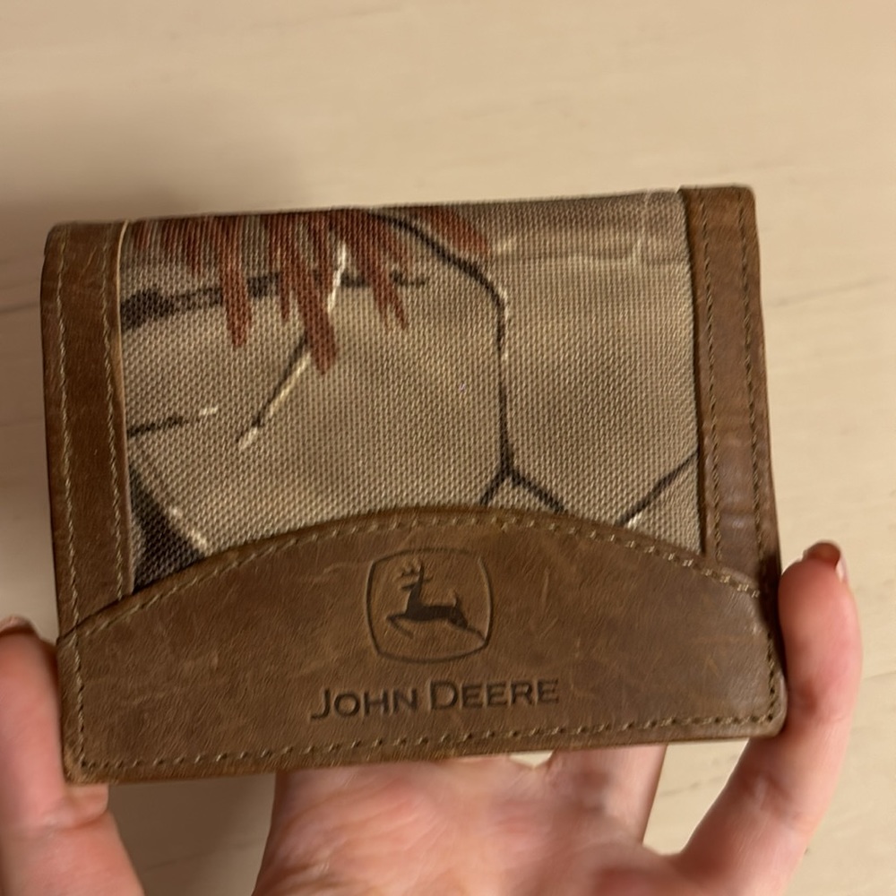 JOHN DEERE CAMOUFLAGE TRIFOLD WALLET - Picture 2 of 4